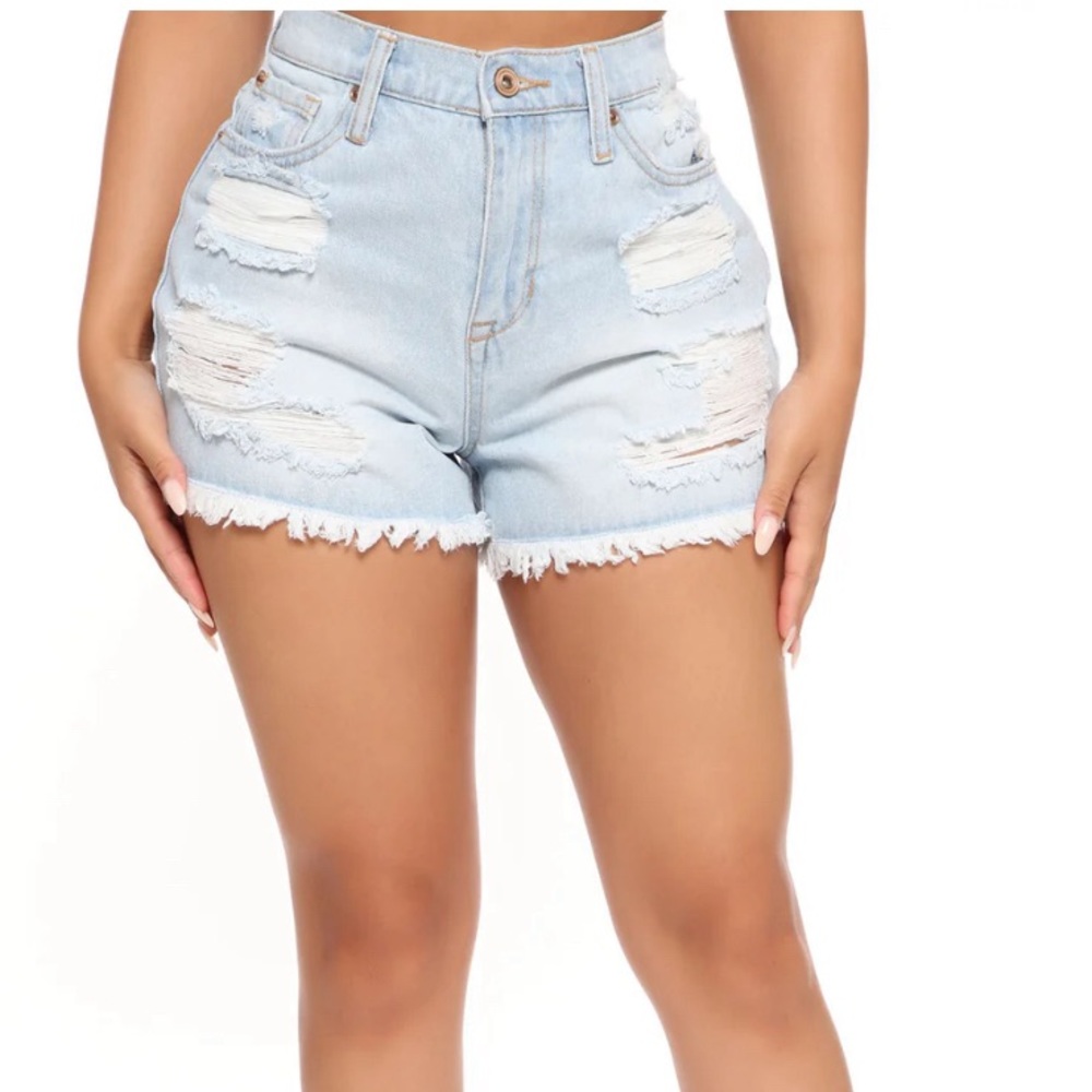 Distressed high rise shorts - Light blue wash